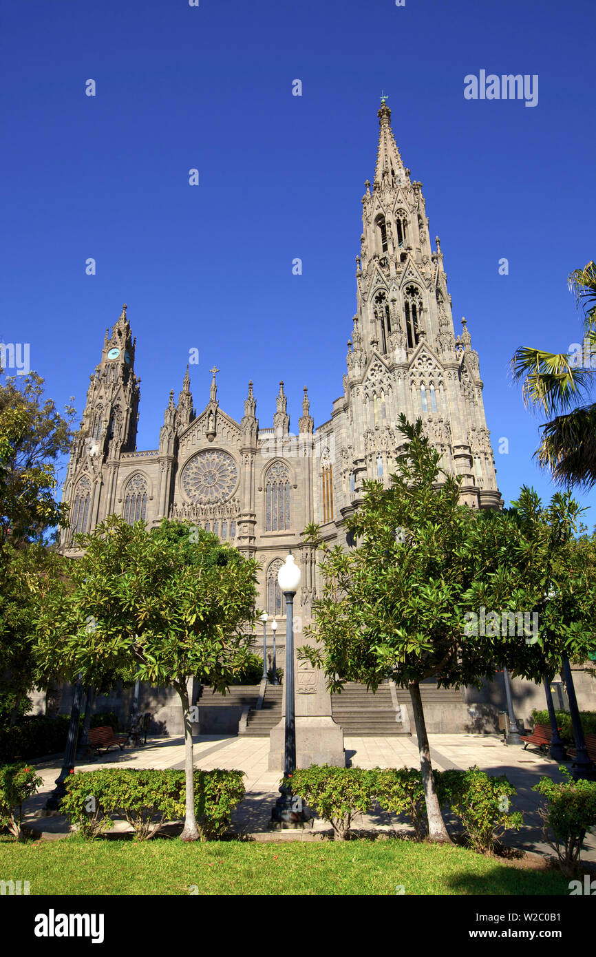 Église néo-gothique de style moderniste de San Juan Bautista, Arucas, Gran Canaria, Îles Canaries, Espagne, l'océan Atlantique, l'Europe Banque D'Images