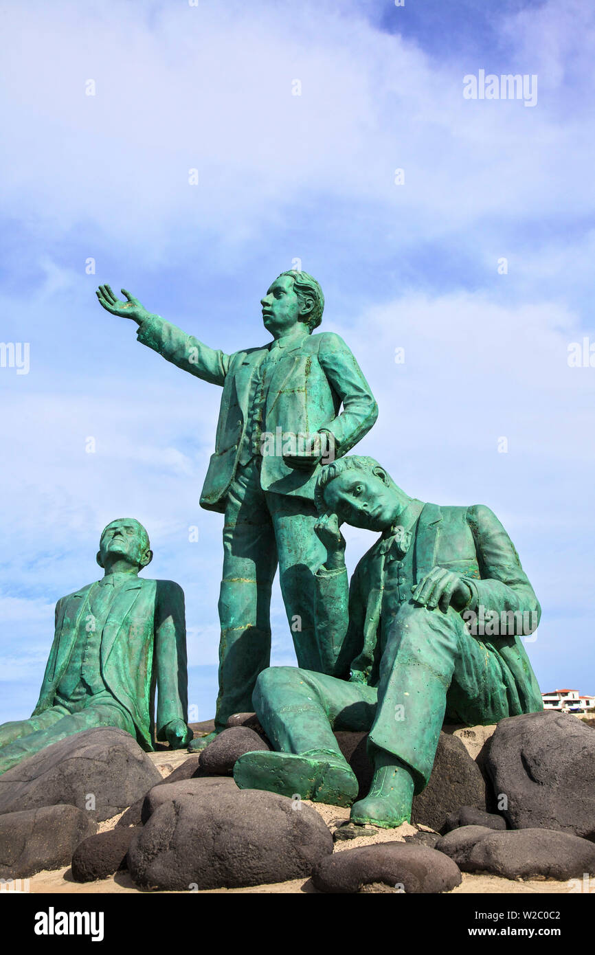 Statue de trois célèbres poètes des Canaries à Puerto de las Nieves, village de pêcheurs, Gran Canaria, Îles Canaries, Espagne, l'océan Atlantique, l'Europe Banque D'Images