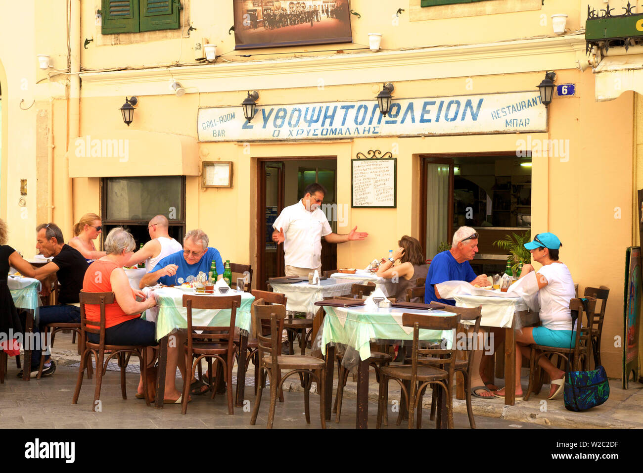 Restaurant, vieille ville de Corfou, Corfou, îles Ioniennes, îles grecques, Grèce, Europe Banque D'Images