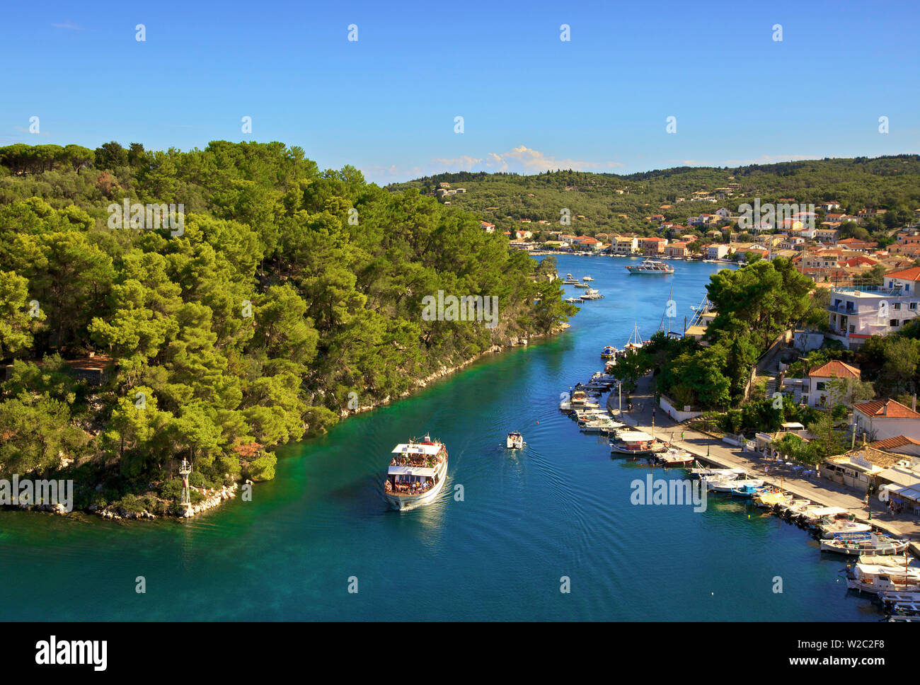 Vue sur le port de Gaios, Paxos, îles Ioniennes, îles grecques, Grèce, Europe Banque D'Images