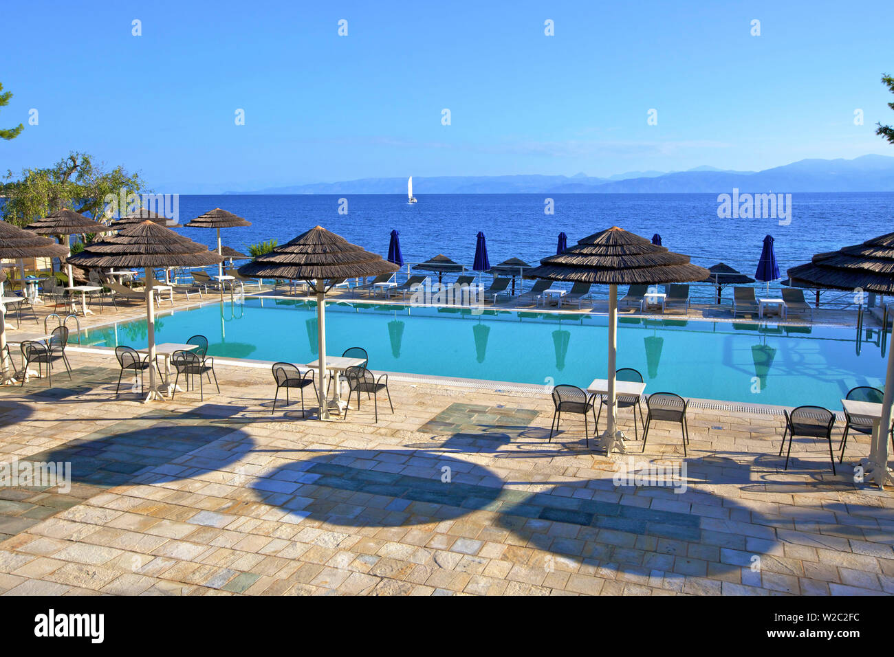 Piscine de l'hôtel, Paxos, îles Ioniennes, îles grecques, Grèce, Europe Banque D'Images