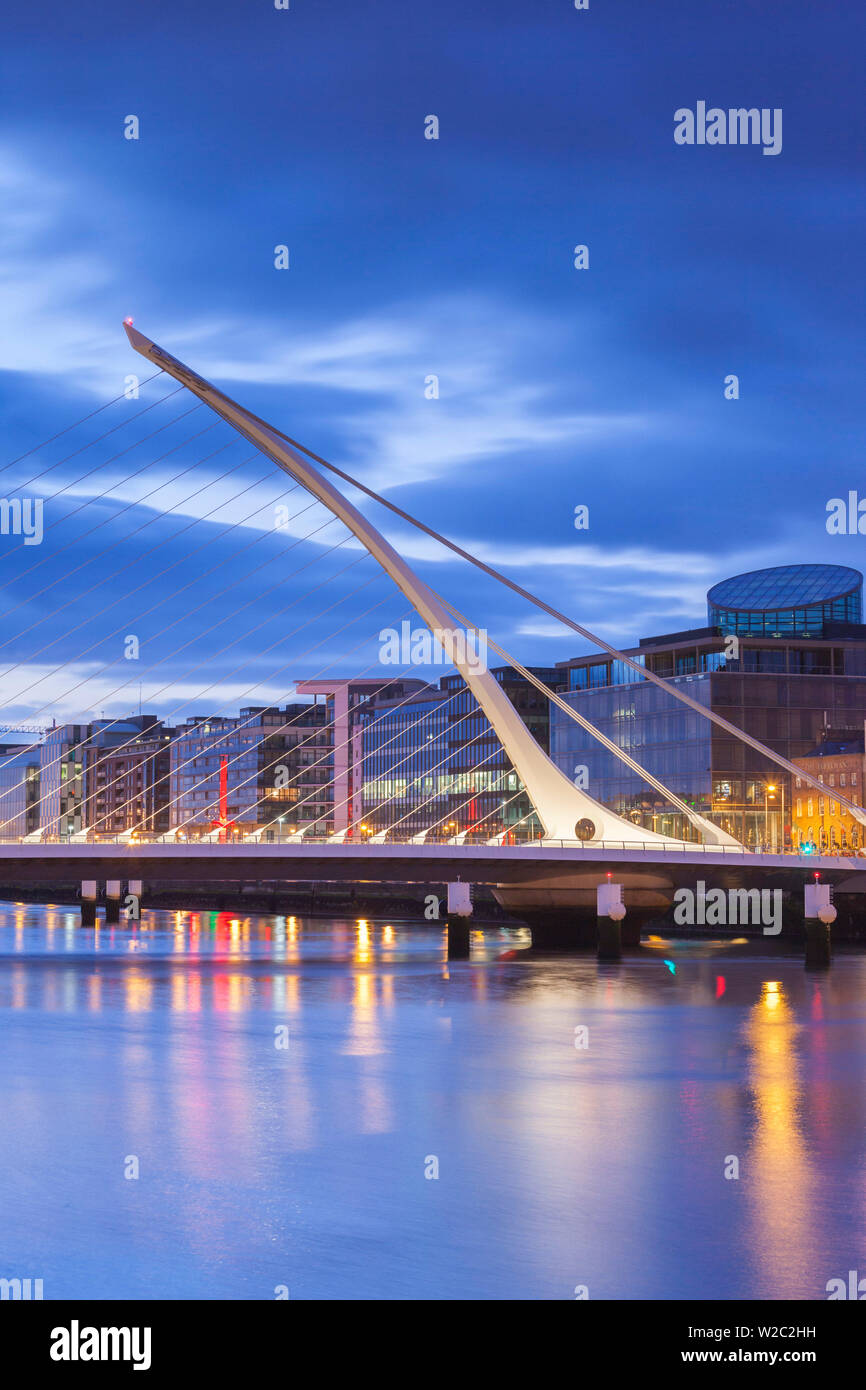 L'Irlande, Dublin, Docklands, Samuel Beckett Bridge, Santiago Calatrava, architecte, Dawn Banque D'Images