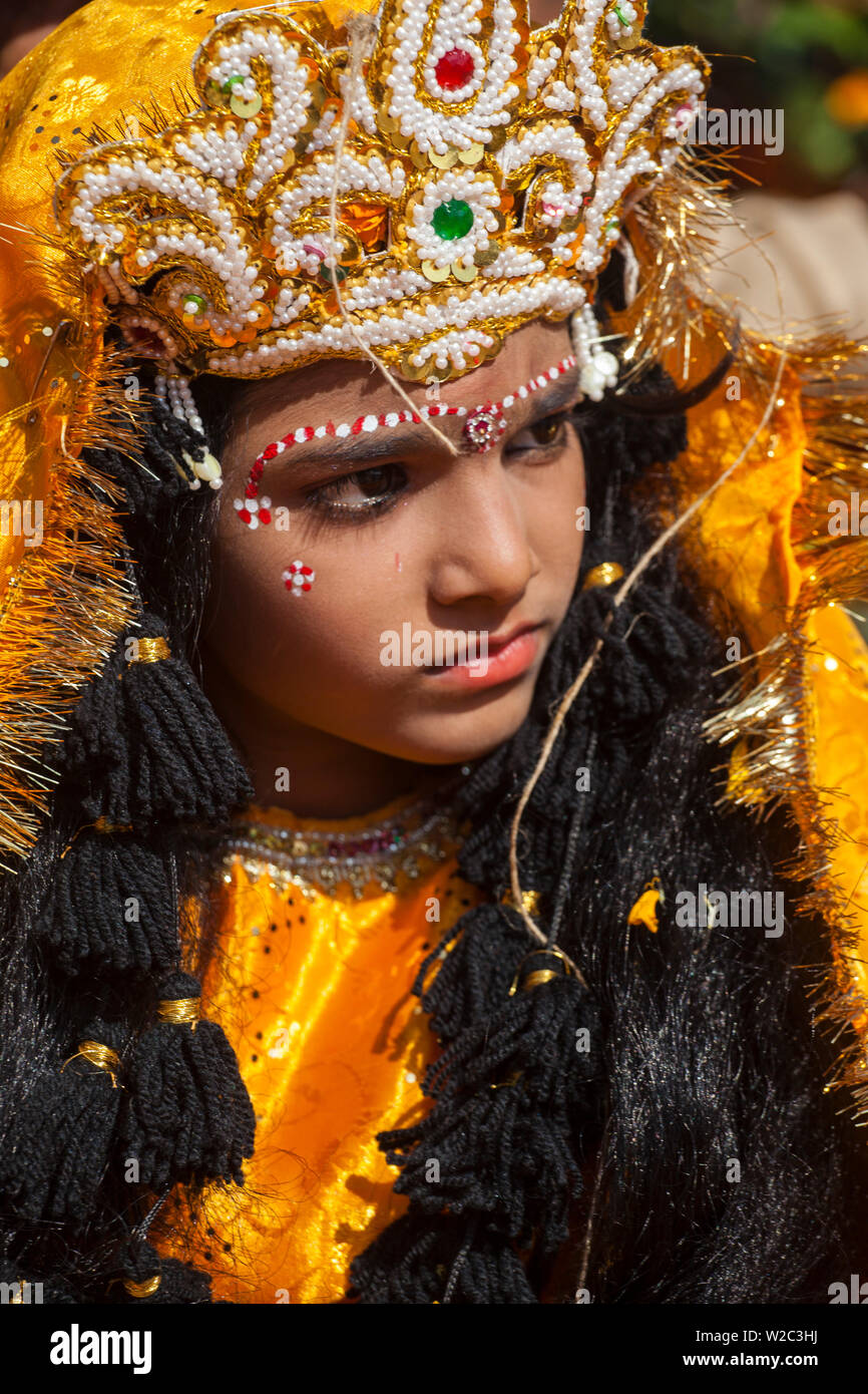 L'Inde, Rajasthan, Pushkar, Portrait de jeune fille à Pushkar Camel Fair Banque D'Images