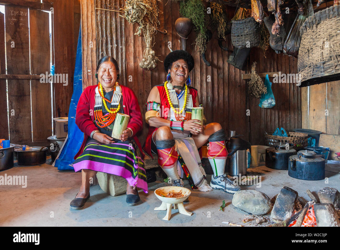 Chakhesang (tribu) couple en chambre, Hornbill festival, Nagaland, nord-est de l'Inde Banque D'Images