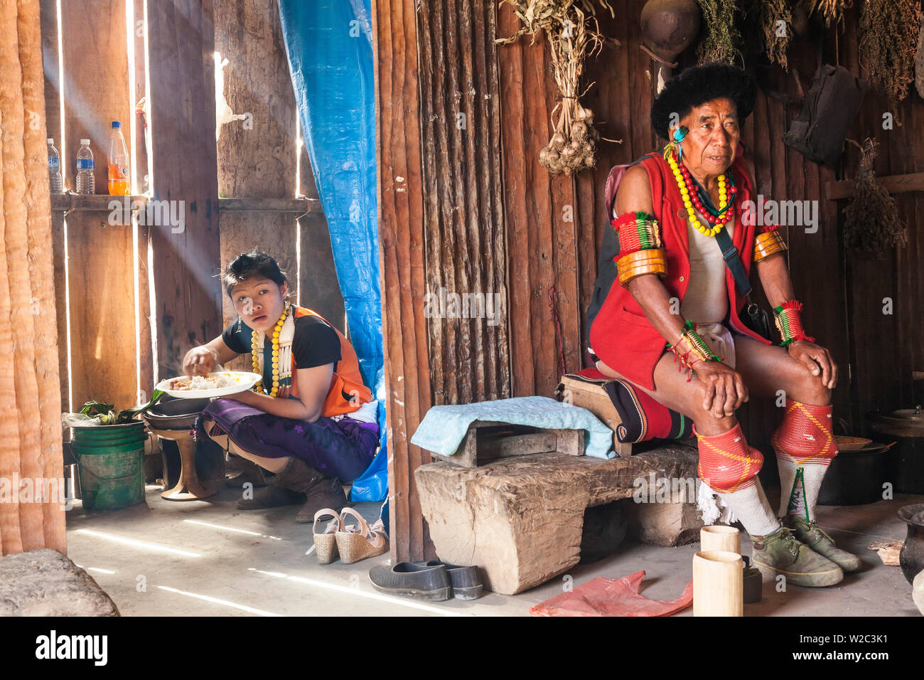 Chakhesang (tribu) dans la cuisine, Nagaland, nord-est de l'Inde Banque D'Images