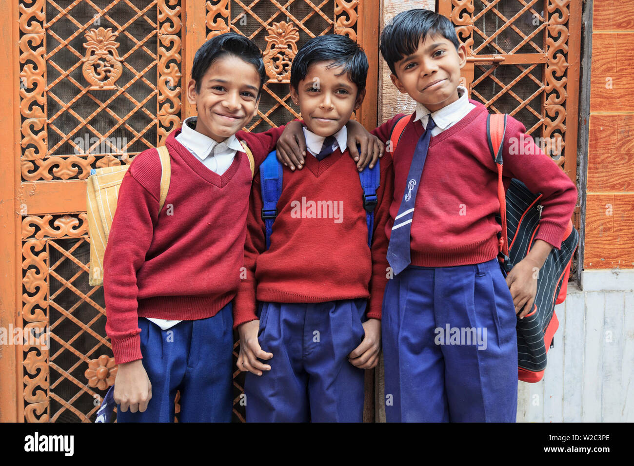 L'Inde, Rajasthan, Jodhpur, Vieille Ville, les enfants à l'école outfit Banque D'Images