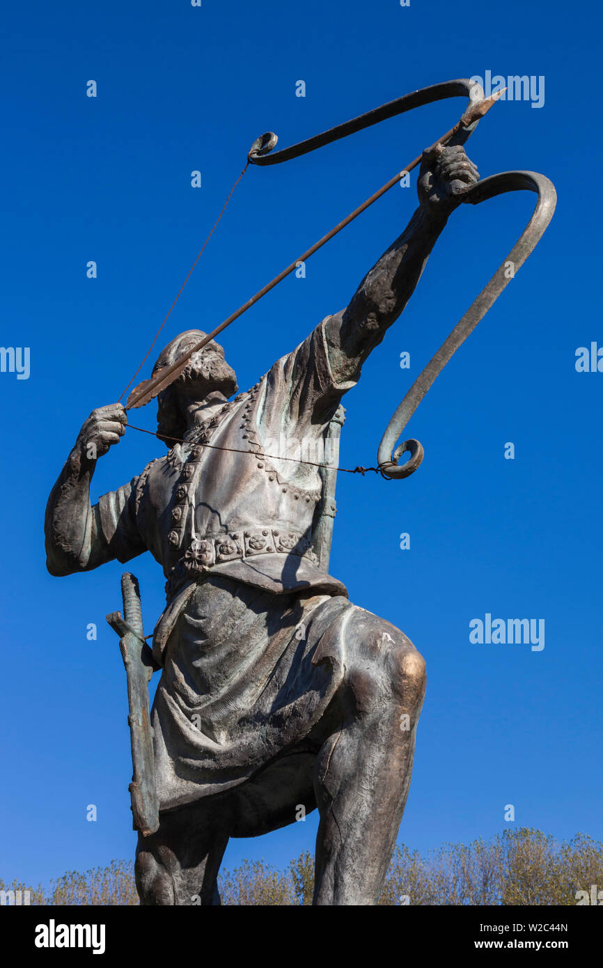 L'Iran, Téhéran, Sa'd Abad complexe de palais, résidence d'été au cours de la période Pahlavi, statue de Persian archer Banque D'Images