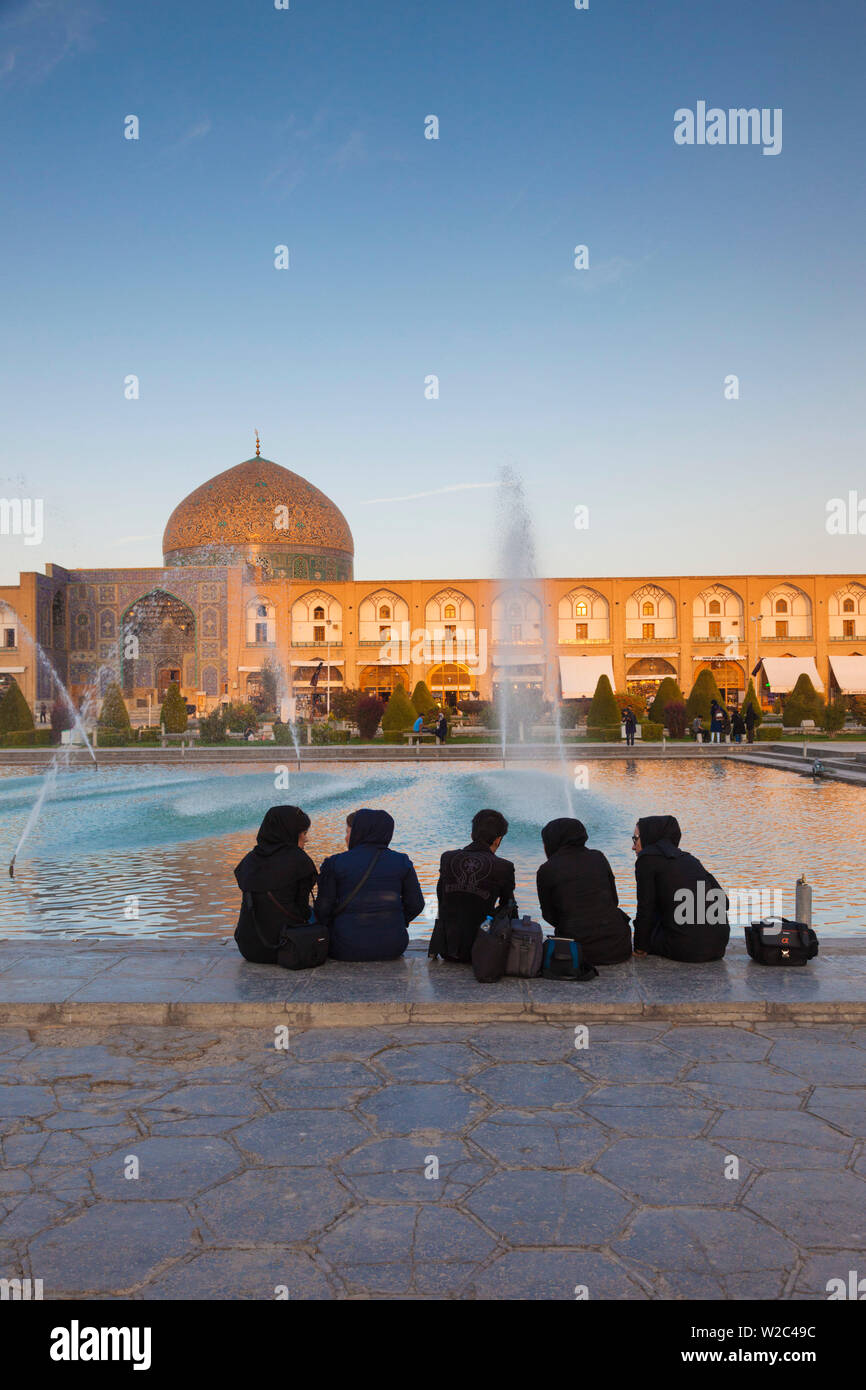 L'Iran, au centre de l'Iran, Ispahan, de Naqsh-e Jahan Place Imam, fontaines, la fin de l'après-midi Banque D'Images