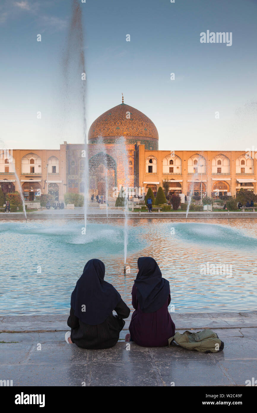 L'Iran, au centre de l'Iran, Ispahan, de Naqsh-e Jahan Place Imam, fontaines, la fin de l'après-midi Banque D'Images
