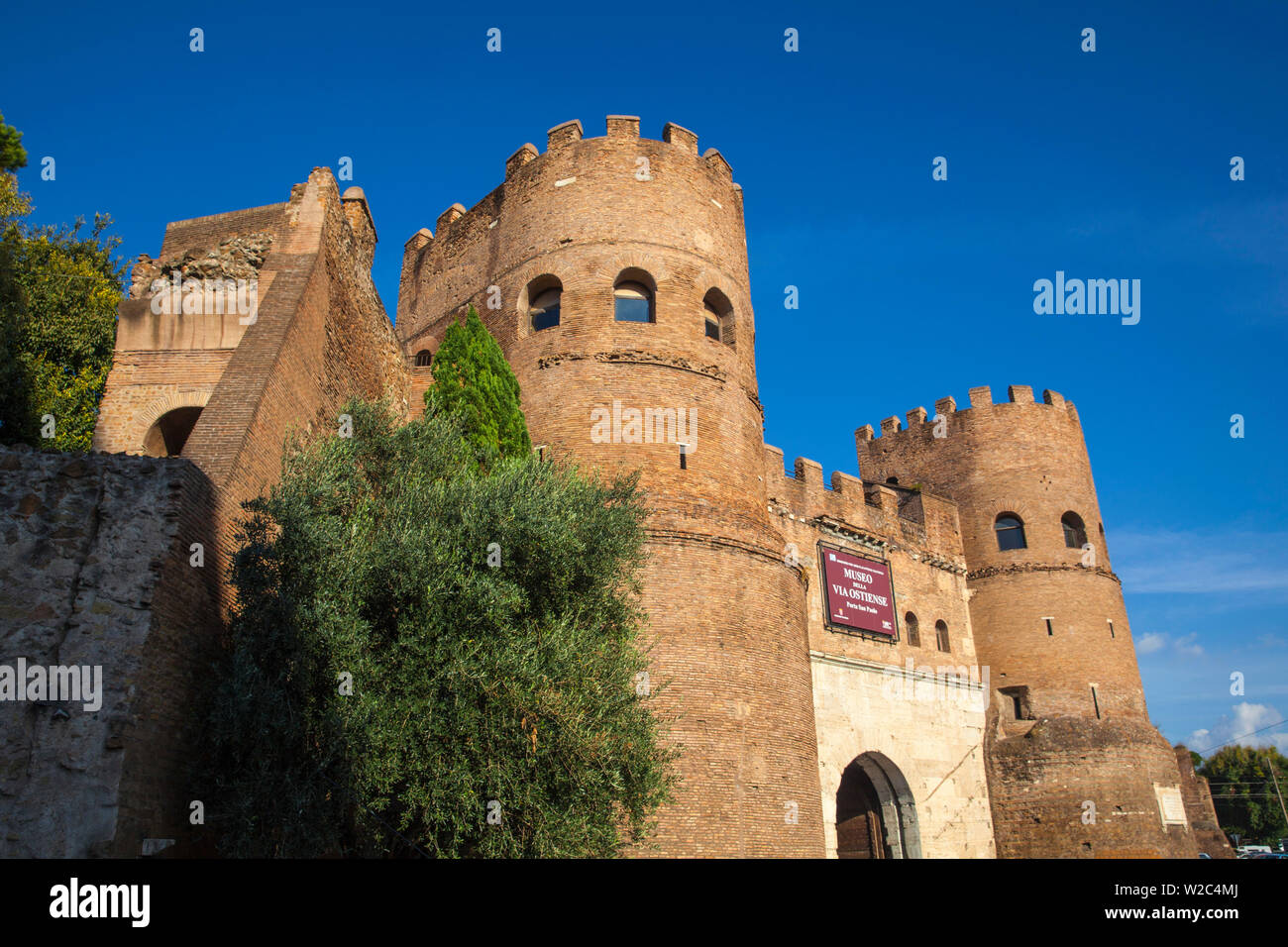 L'Italie, Lazio, Rome, l'antique Via Appia, St Paul's Gate et musée de la façon Château Latour - Gîte Donjon Banque D'Images