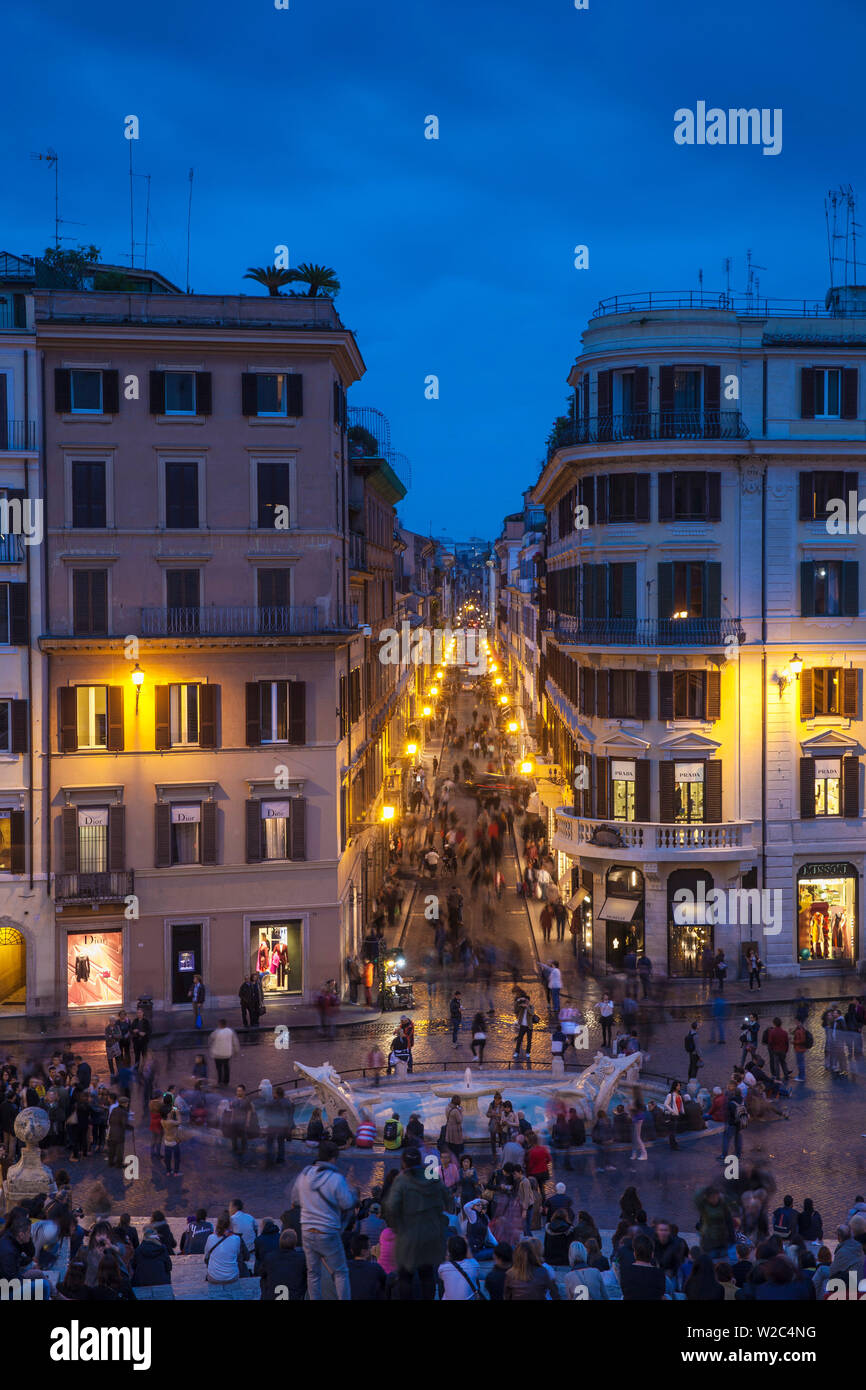 L'Italie, Lazio, Rome, jusqu'à la place d'Espagne à rue commerçante Via del Condotti Banque D'Images