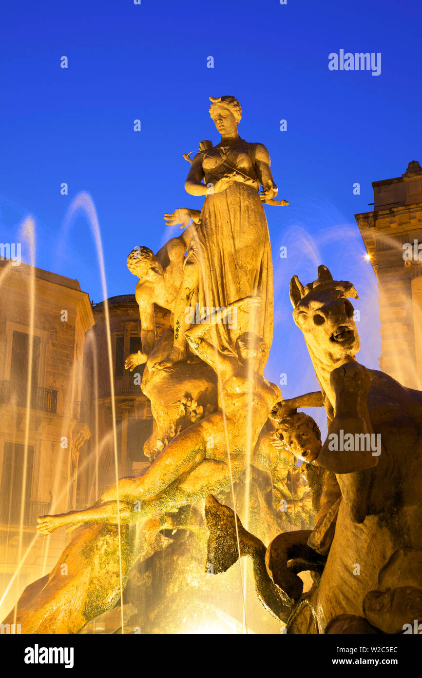 Fontaine de Diane, Ortigia, Syracuse, Sicile, Italie Banque D'Images
