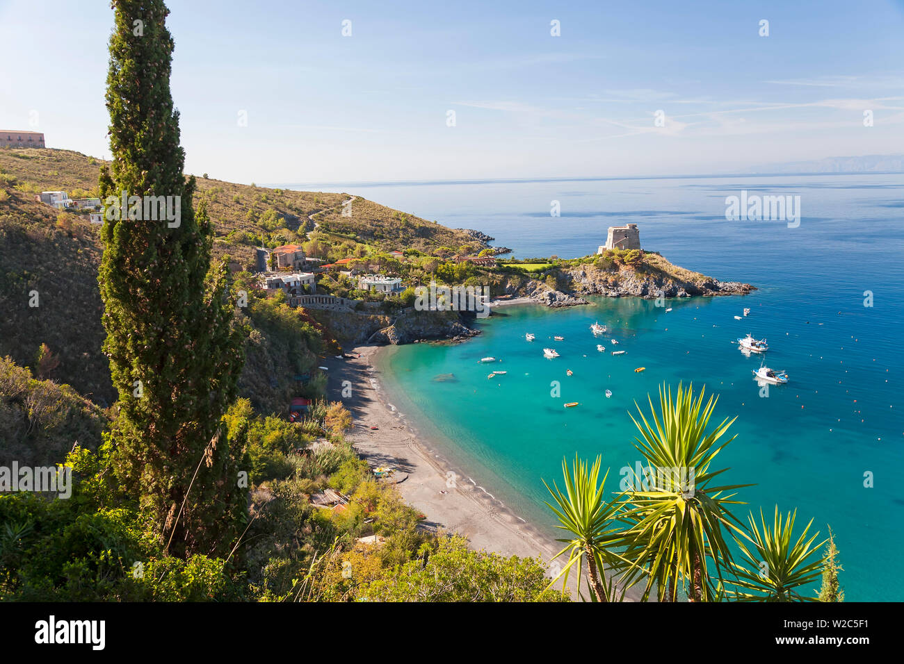 Reste de la tour de guet, Carpino Bay, Scalea, Calabre Banque D'Images