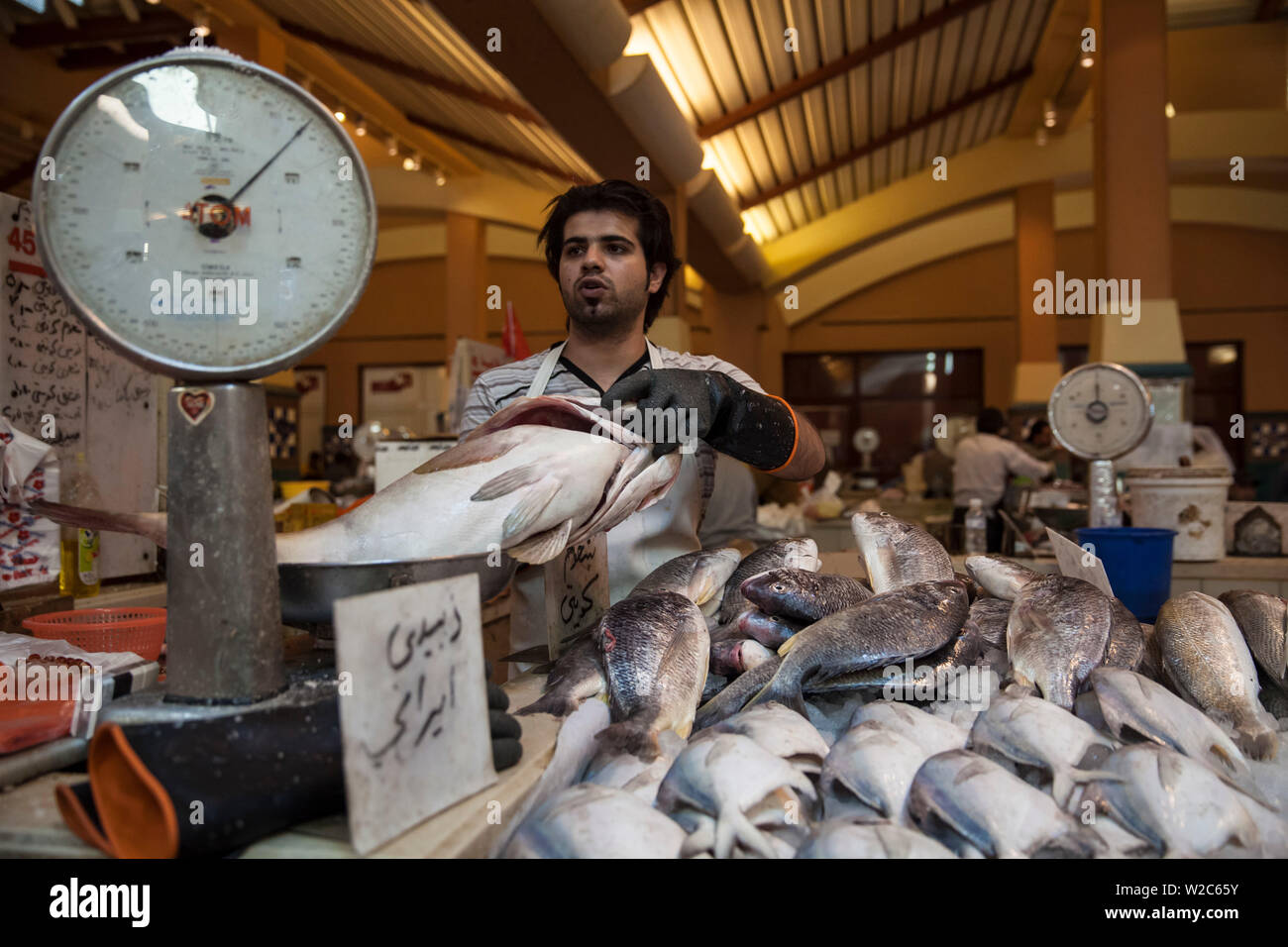 Le Koweït, Koweït, Kuwait, El Kout centre commercial, vendeur de poisson Banque D'Images