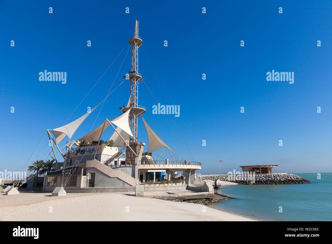 Le Koweït, Kuwait City, Kuwait, Marina Waves - complexe de loisirs de trois étages d'un complexe de loisirs spécialisé dans les activités de la terre et de la mer Banque D'Images