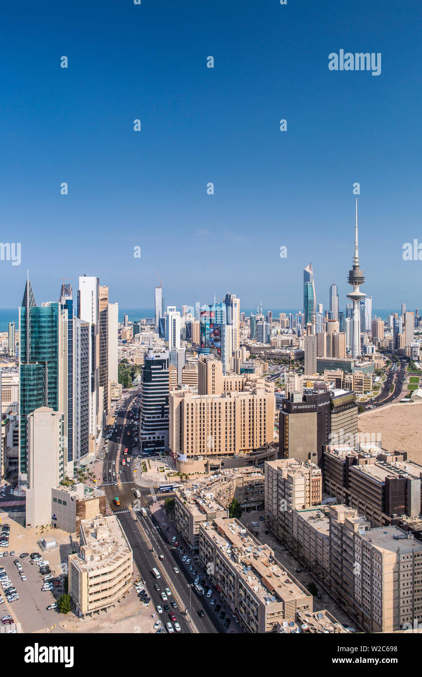 Le Koweït, Koweït City View de la ville moderne et central business district Banque D'Images