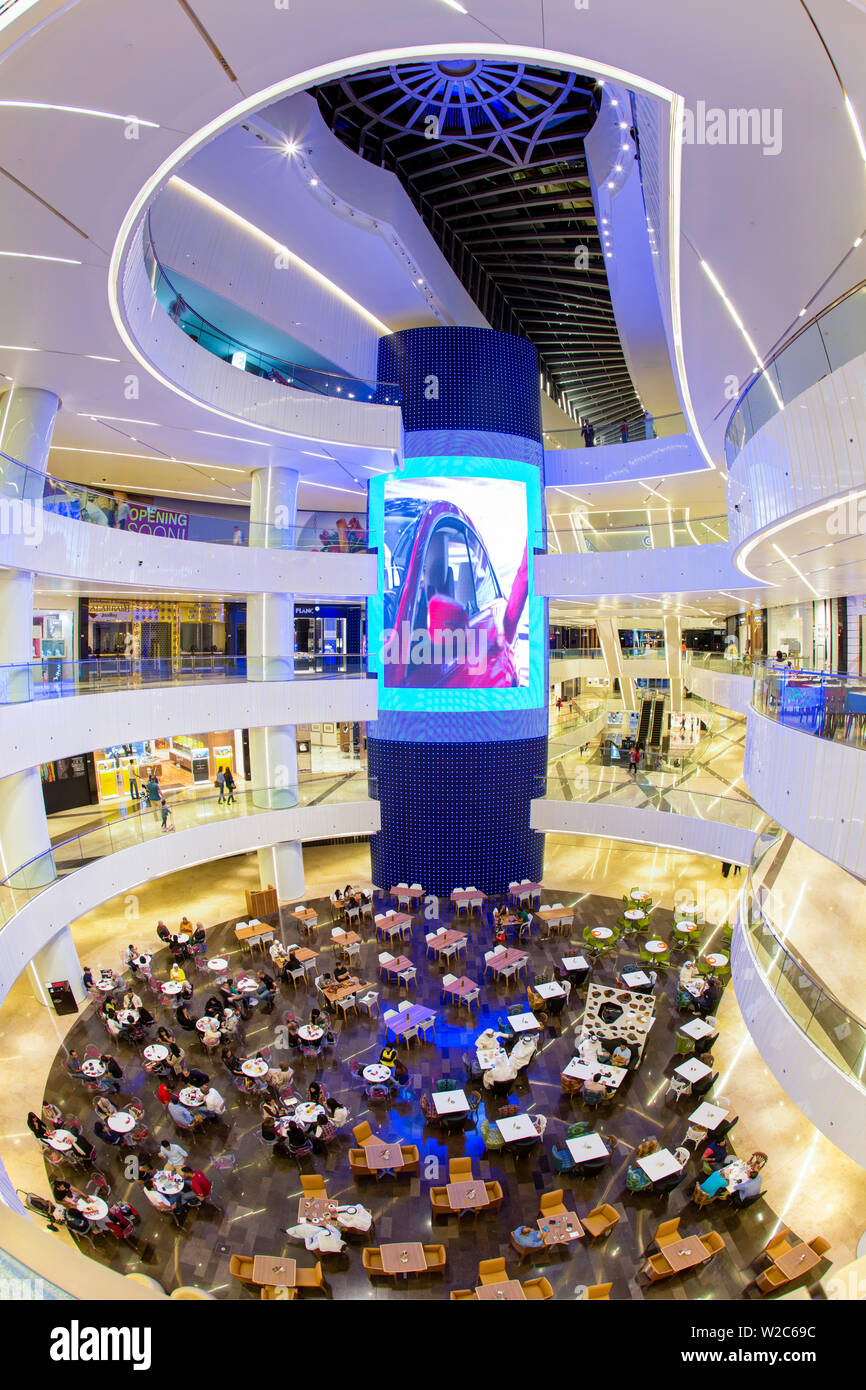 Le Koweït, Koweït City, Al Hamra Tower, terminée en 2011 comprend un centre commercial et d'affaires de luxe Banque D'Images