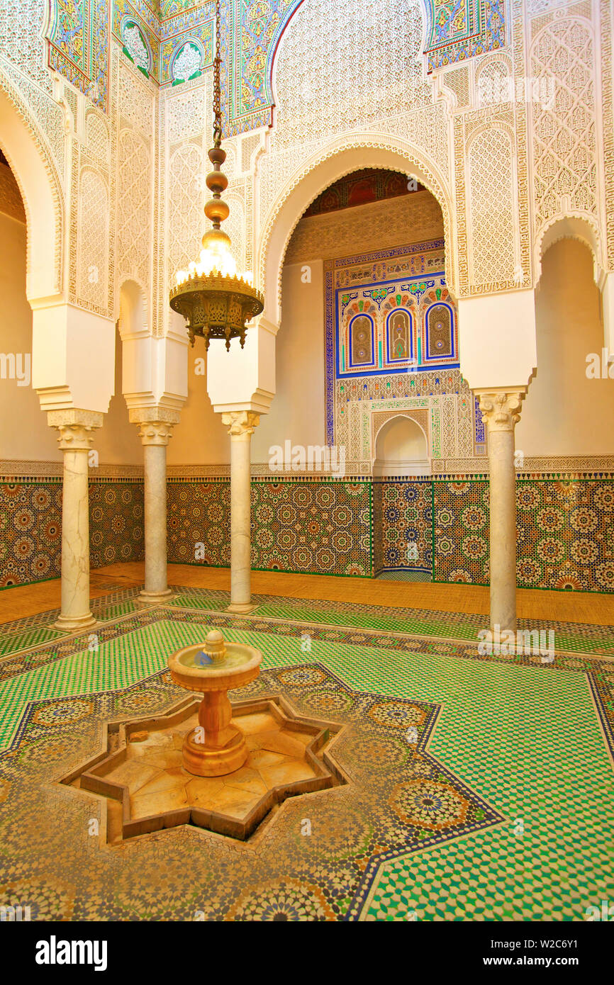 La salle des ablutions, de l'intérieur du mausolée de Moulay Ismail, Meknès, Maroc, Afrique du Nord Banque D'Images