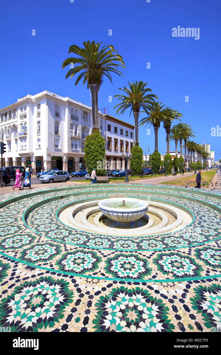 Avenue Mohammed V bordé d'arbres, Rabat, Maroc, Afrique du Nord Banque D'Images