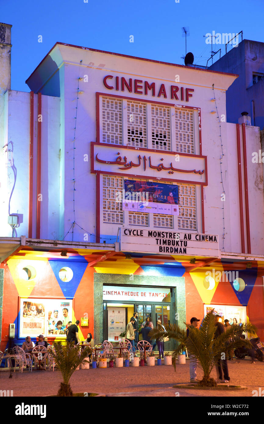 Cinema Rif au crépuscule, le Grand Socco, Tanger, Maroc, Afrique du Nord Banque D'Images