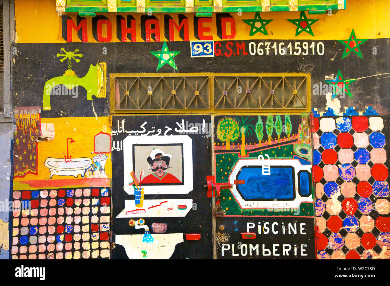 L'affichage publicitaire fpr plombier, Tanger, Maroc, Afrique du Nord Banque D'Images