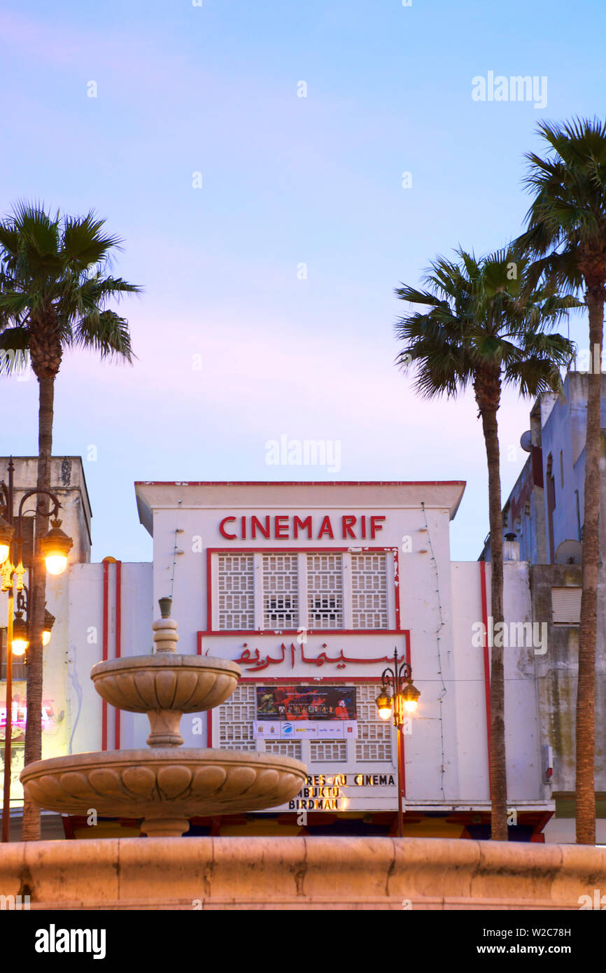 Cinema Rif au crépuscule, le Grand Socco, Tanger, Maroc, Afrique du Nord Banque D'Images