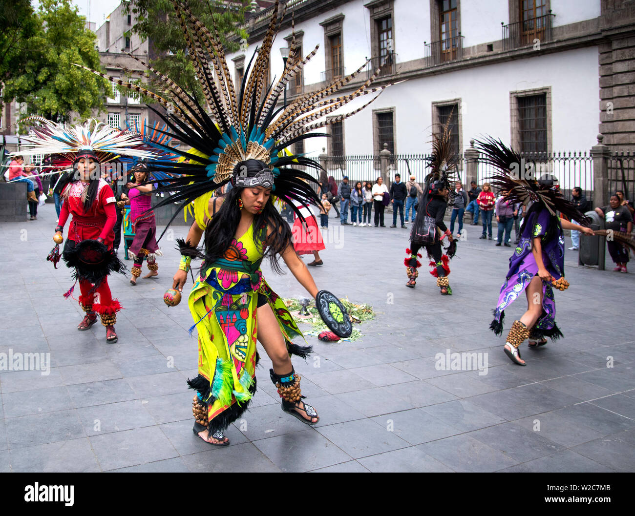 Mexique, Mexico, danseurs aztèques, Danza Aztecas, coiffe, Penachos, Performance Banque D'Images