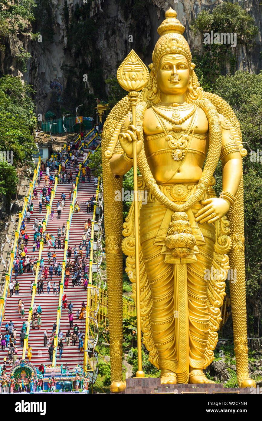 Murugan statue au Batu Caves, Hindoue site religous, Kuala Lumpur, Malaisie dieu hindou de la guerre et de la victoire Banque D'Images