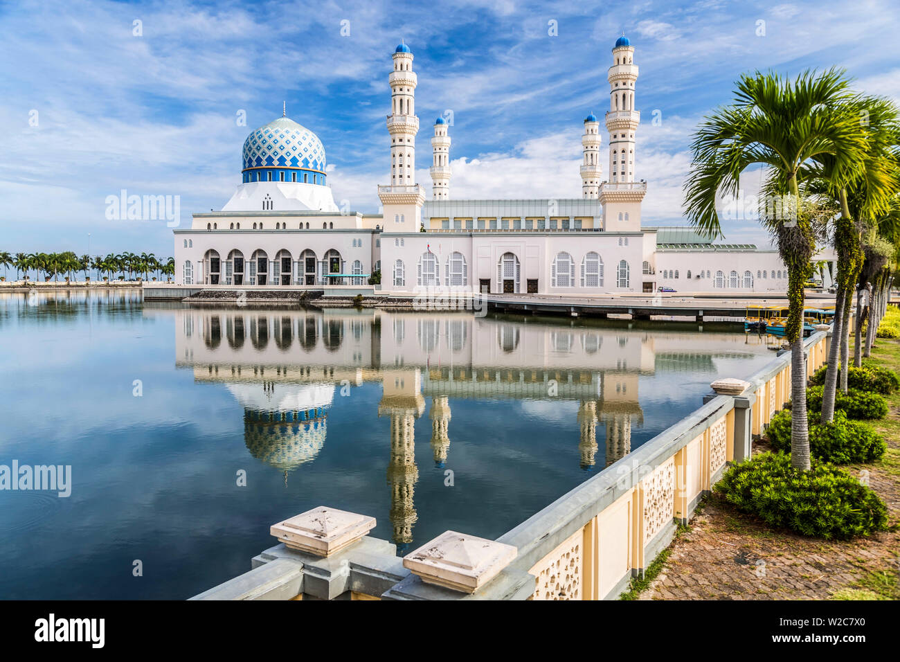 Mosquée de la ville à la baie de Likas. Kota Kinabalu, Sabah, Bornéo, Malaisie. Banque D'Images