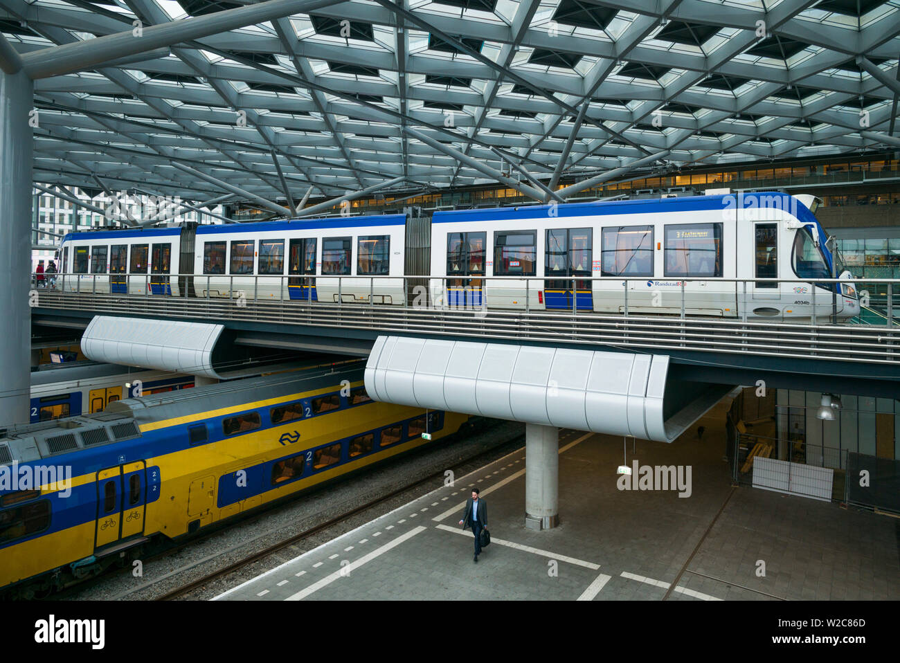 Pays-bas, La Haye, Den Haag Centraal Station de train, de l'intérieur Photo  Stock - Alamy