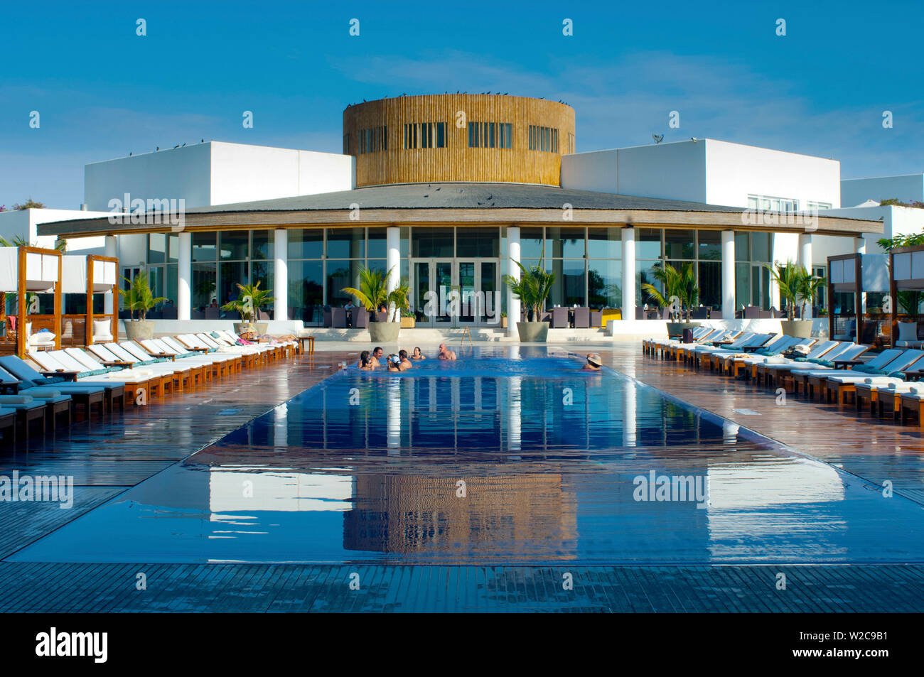 Le Pérou, Paracas, Hilton Hôtel Paracas, Piscine, région Ica Banque D'Images