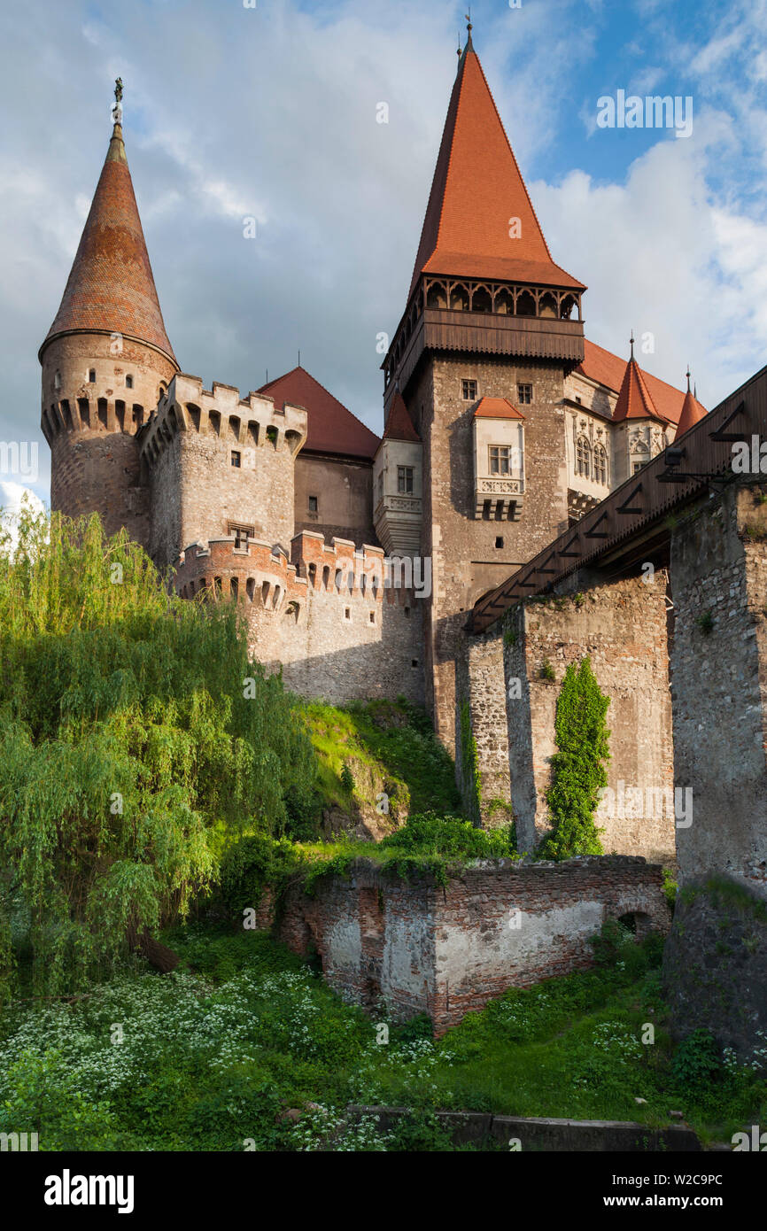 La Roumanie, la Transylvanie, Hunedoara, Corvin Castle, la fin de l'après-midi Banque D'Images