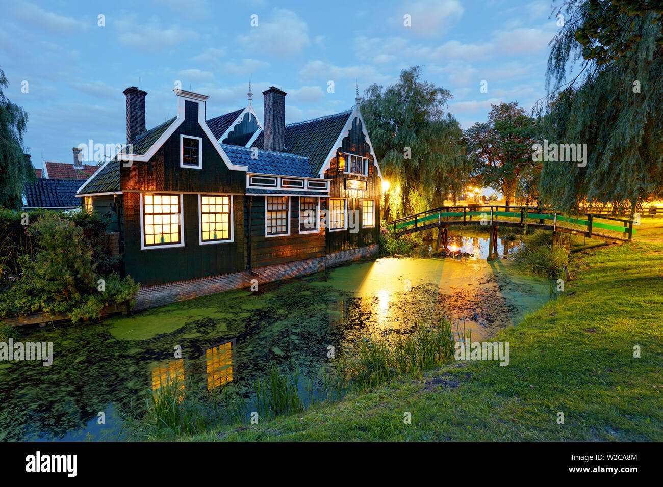Maison traditionnelle dans le village historique de Zaanse Schans, Pays-Bas Banque D'Images