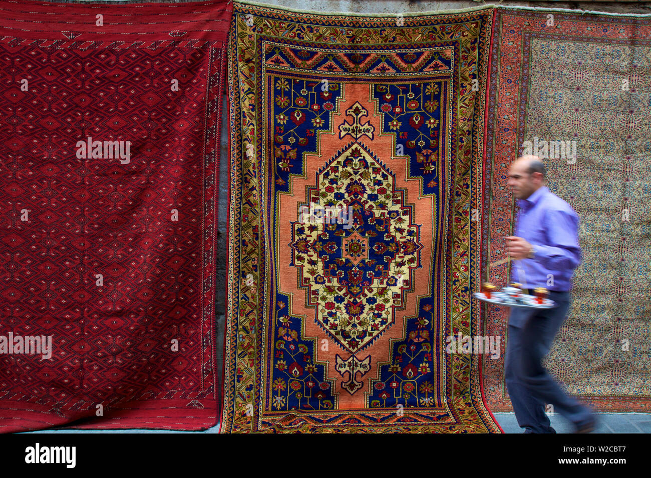 La prestation de l'homme de thé, Istanbul, Turquie Banque D'Images