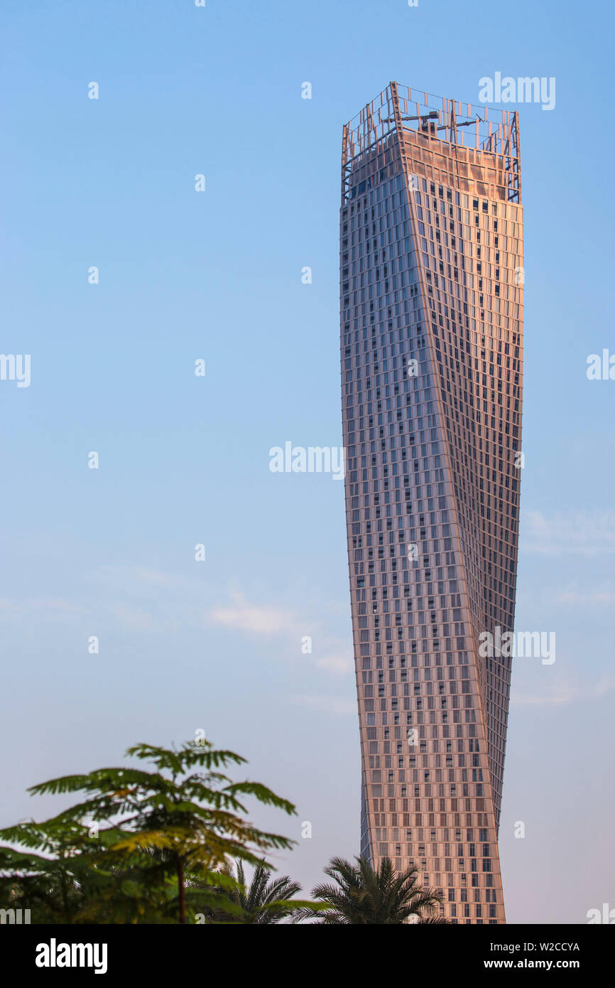 Emirats Arabes Unis, Dubai, Dubaï Marina, Cayan Tower, connue comme la Tour de l'infini avant qu'il a été inauguré le plus grand du monde - tour de torsion Banque D'Images