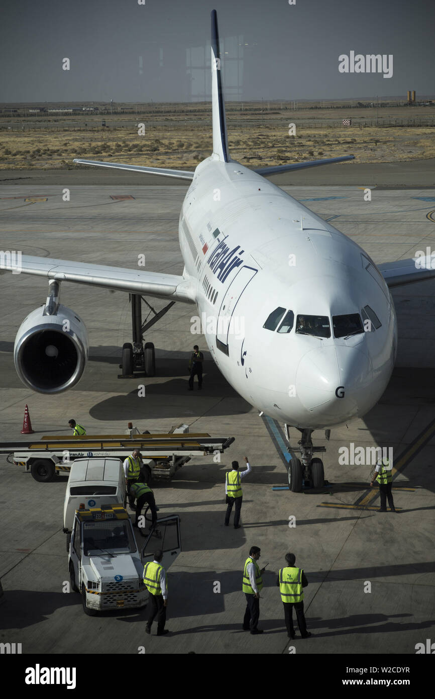 Téhéran, Téhéran, Iran. 8 juillet, 2019. Les musulmans de l'Iran prêt à bord d'un vol spécial pour le pèlerinage annuel à la ville sainte de La Mecque à partir de l'aéroport international Imam Khomeini. Credit : Rouzbeh Fouladi/ZUMA/Alamy Fil Live News Banque D'Images