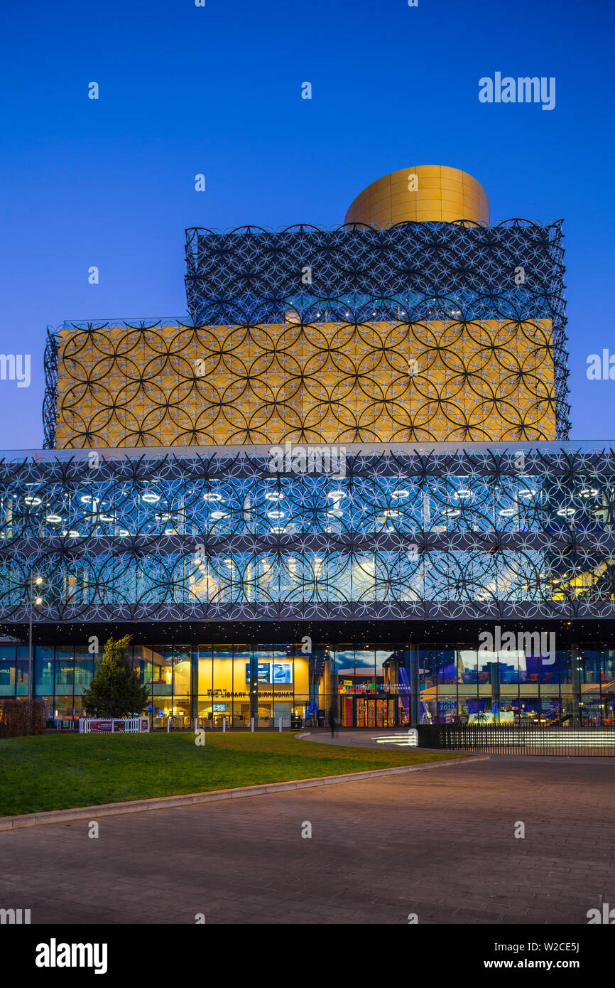 Royaume-uni, Angleterre, West Midlands, Birmingham, rue Large, Centenary Square, la Bibliothèque de Birmingham , - une des plus grandes bibliothèques publiques dans le monde Banque D'Images