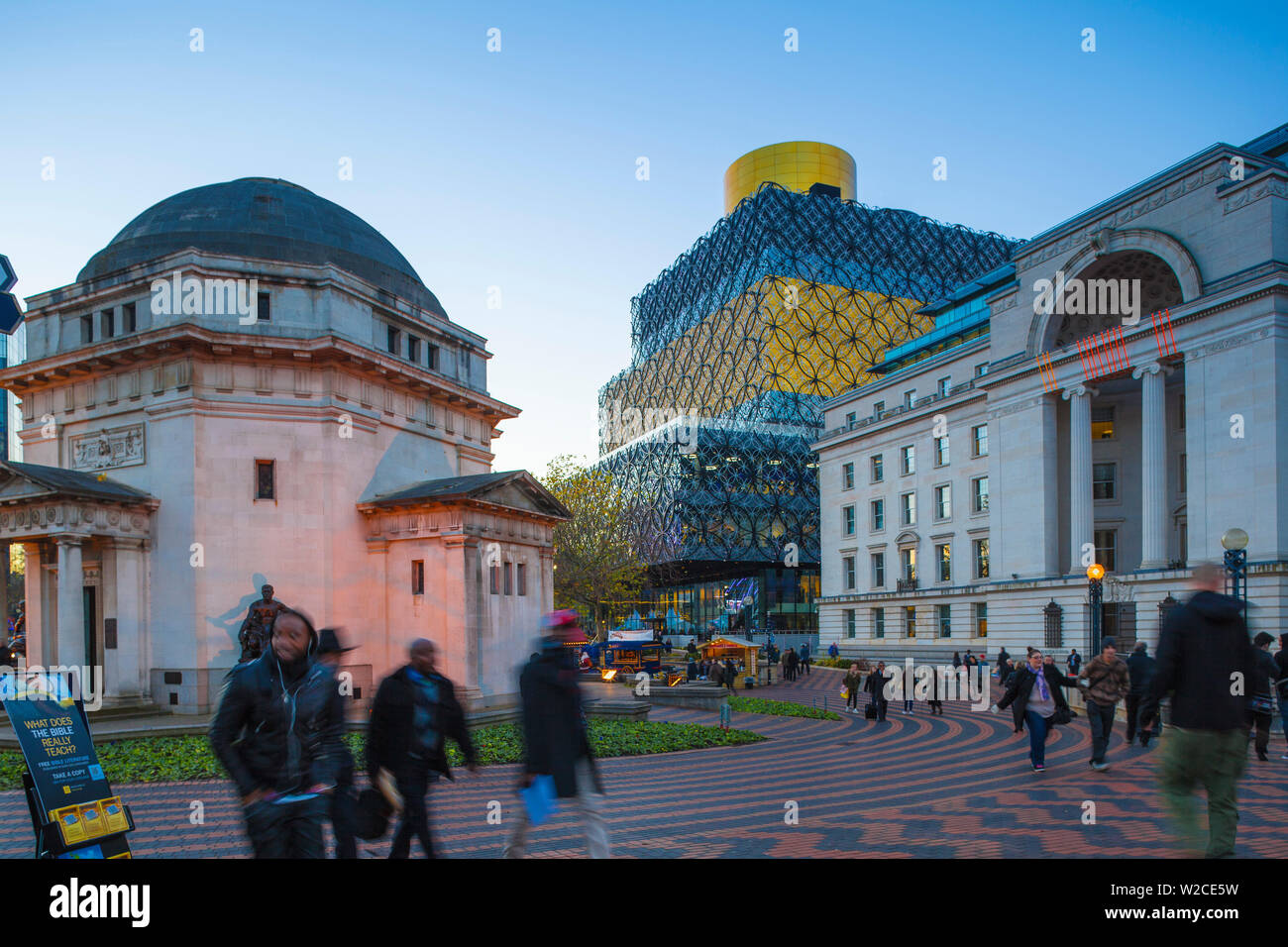 Royaume-uni, Angleterre, West Midlands, Birmingham, rue Large, Centenary Square, la Bibliothèque de Birmingham , - une des plus grandes bibliothèques publiques dans le monde Banque D'Images