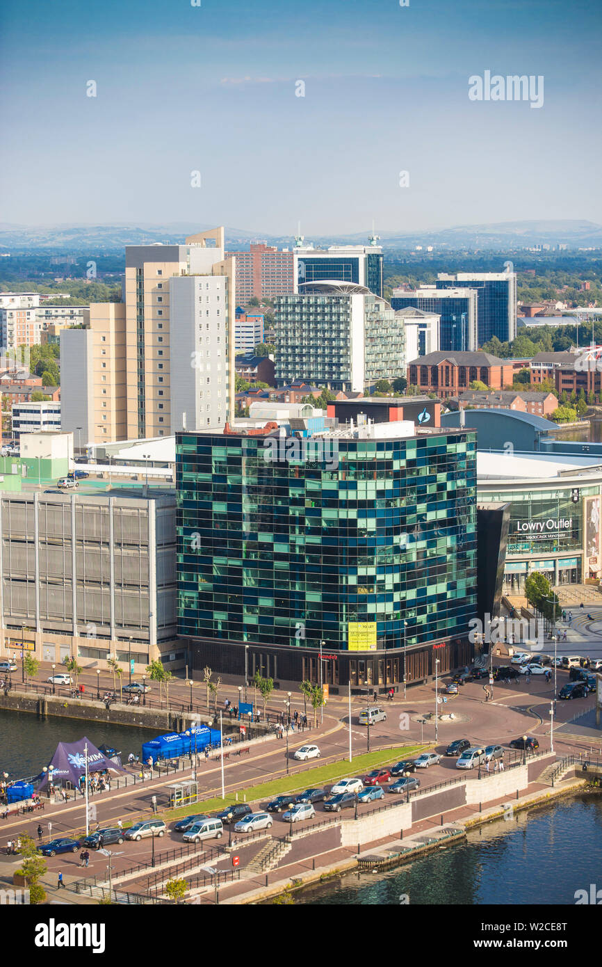 Royaume-uni, Angleterre, Manchester, Salford, vue de Salford Quays à vers Lowry outlet mall Banque D'Images