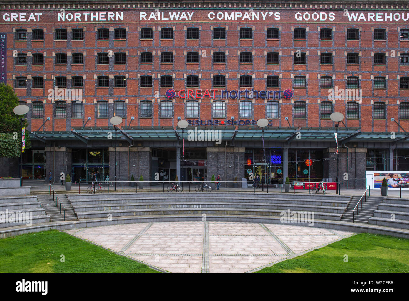 Royaume-uni, Angleterre, Greater Manchester, Manchester, Deansgate, Great Northern Warehouse est maintenant un centre commercial et de loisirs animé Banque D'Images