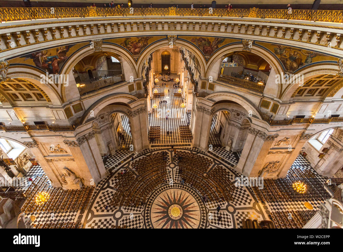 Vue de l'intérieur de la cathédrale St Paul de La Whispering Gallery, Londres, St Paul Banque D'Images