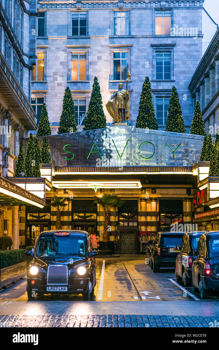 L'Angleterre, Londres, The Strand, l'Hôtel Savoy Banque D'Images