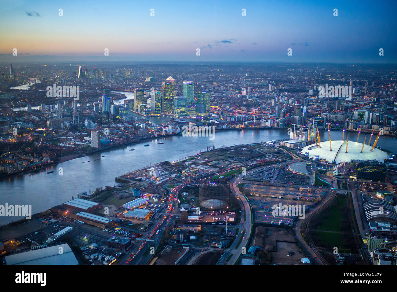 Vue aérienne sur O2 arena, Isle of Dogs et Canary Wharf, Londres, Angleterre Banque D'Images