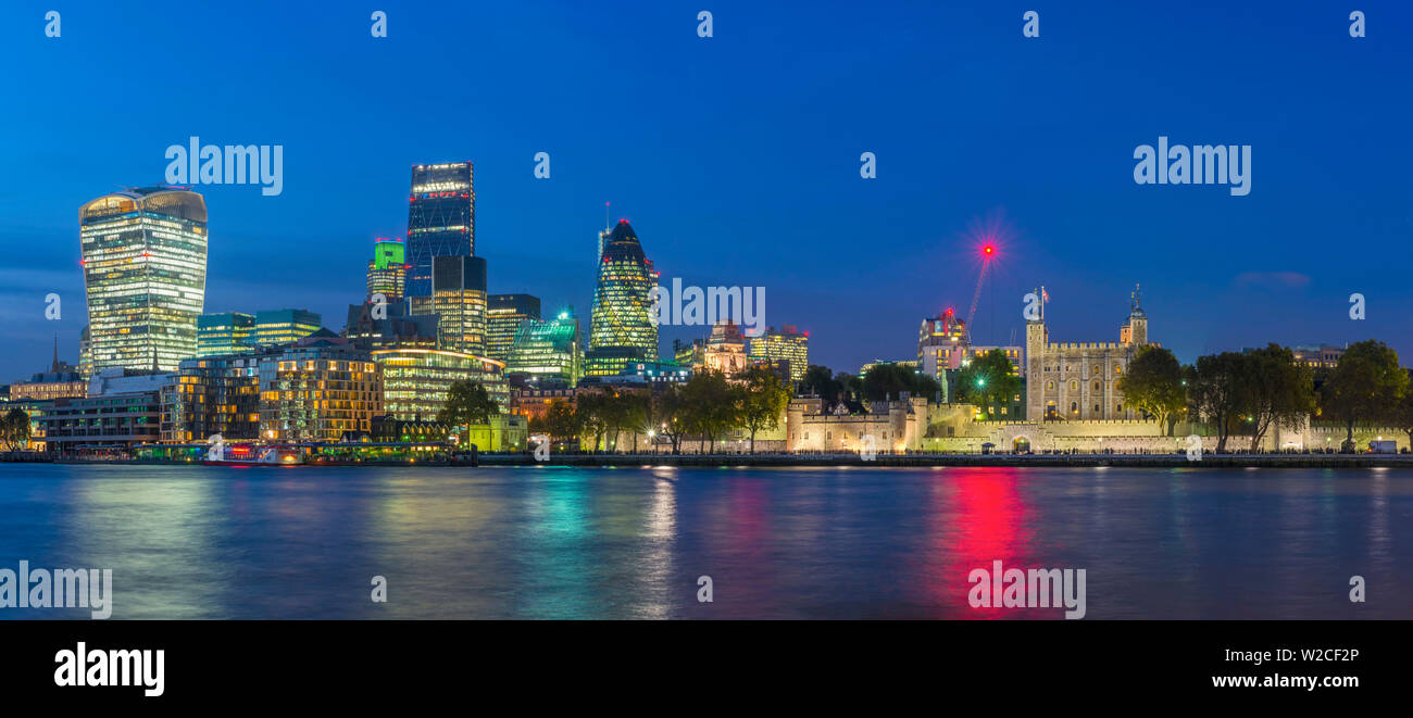Royaume-uni, Angleterre, Londres, la ville, l'(talkie-walkie 20 Fenchurch Street), Cheesegrater (122 Leadenhall Street) , Gherkin (30) et St Mary Axe Tour de Londres Banque D'Images