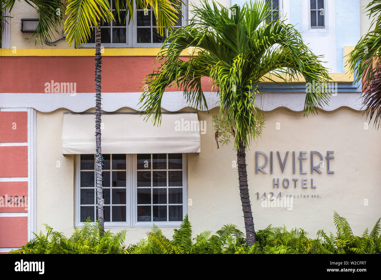 Etats-unis, Miami, South Beach, l'avenue Collins, Rivère-Hotel Banque D'Images