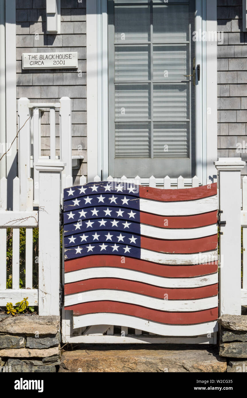 USA, Ohio, Stonington, porte drapeau avec nous Banque D'Images