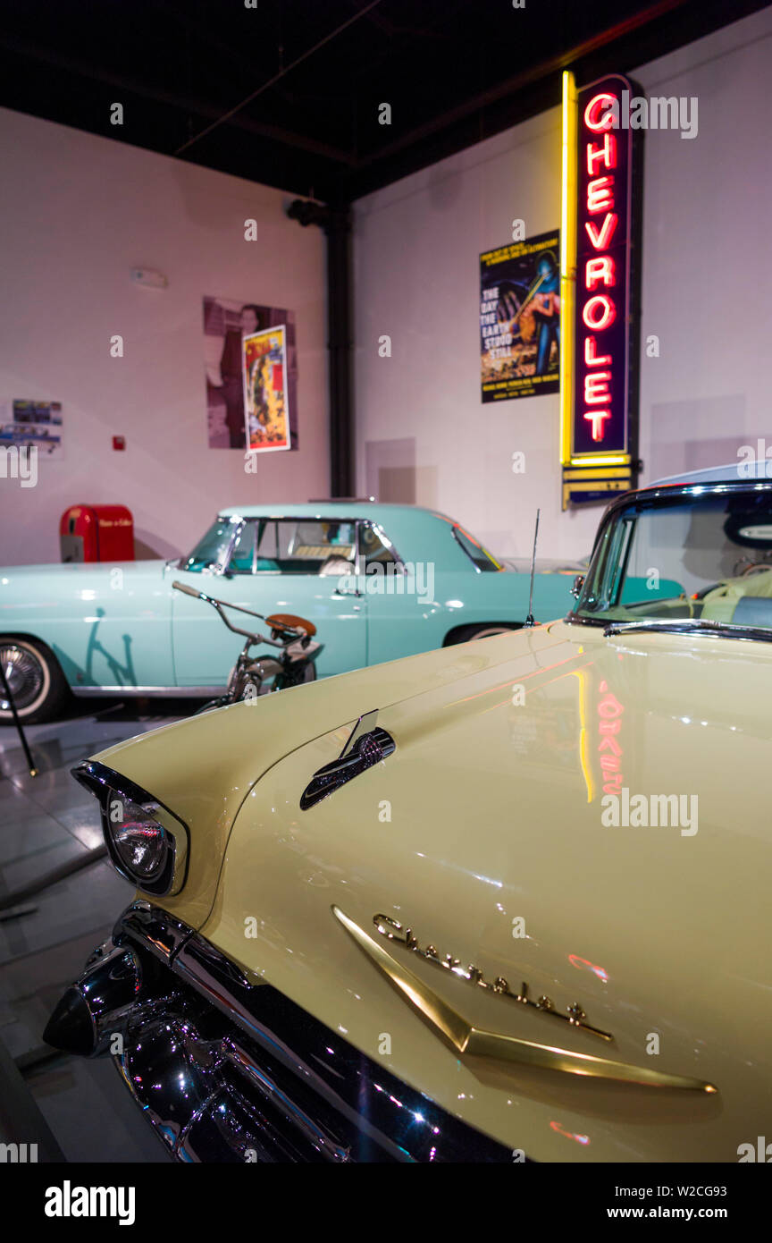 USA, Pennsylvania, Hershey, AACA Auto Museum, de l'intérieur avec nous de voitures des années 1950 Banque D'Images