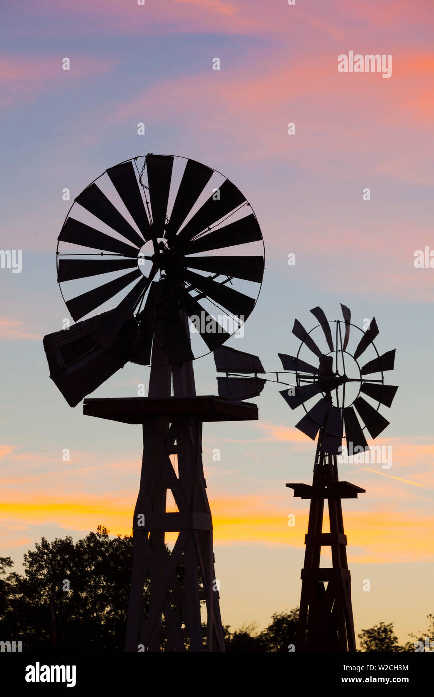 USA, Ohio, Elk City, moulins à vent ferme vintage Banque D'Images