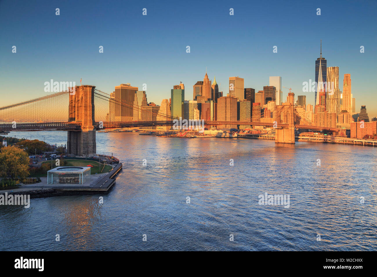 USA, New York City, pont de Brooklyn et Manhattan Skyline Banque D'Images