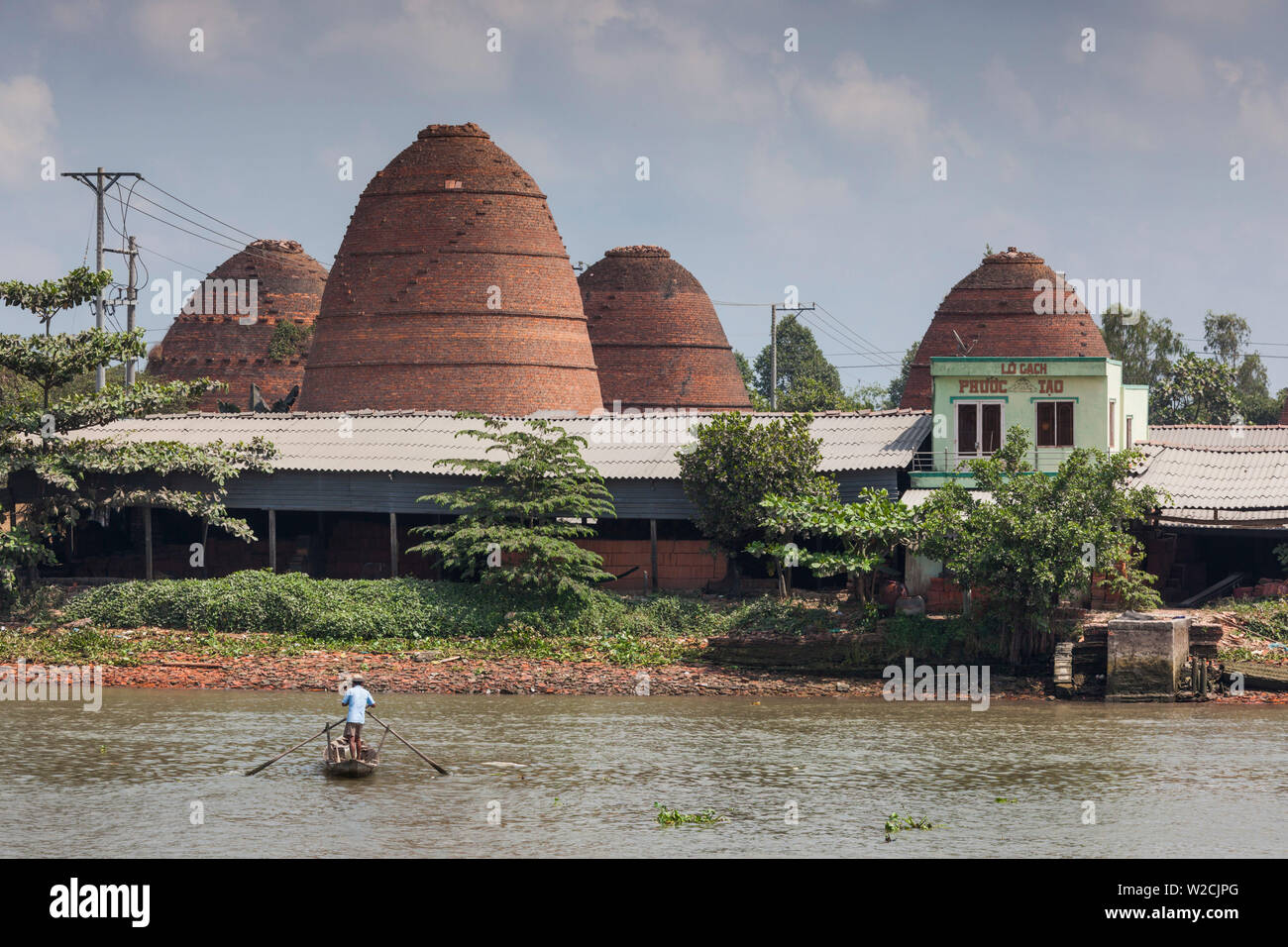 Vietnam, le delta du Mékong, Sa Dec Sa Dec, rivière et les fours à briques Banque D'Images